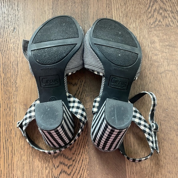 Circus by Sam Edelman Pumps with Bows, Size 8.5. - Picture 4 of 9